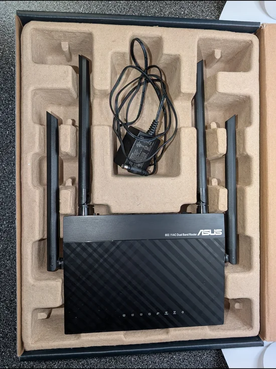 ASUS AC1200 Dual-Band Router in Black - Picture 2 of 7